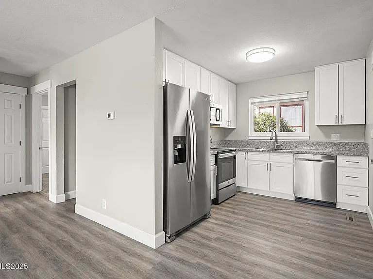 1227 Gordon Ave #A — Photo 10