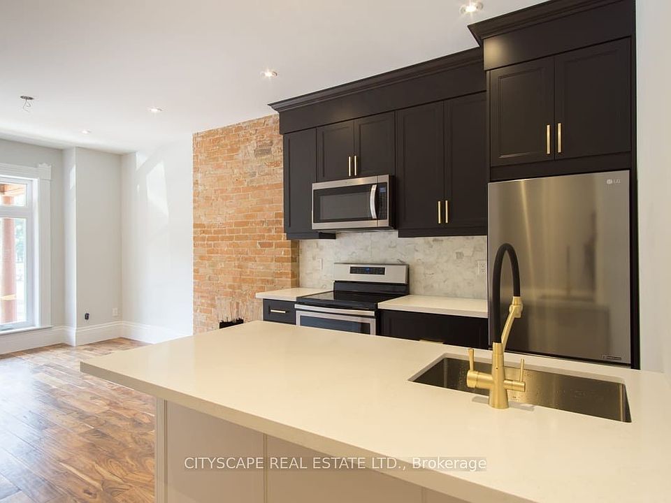 1st image of 936 Dundas St E
