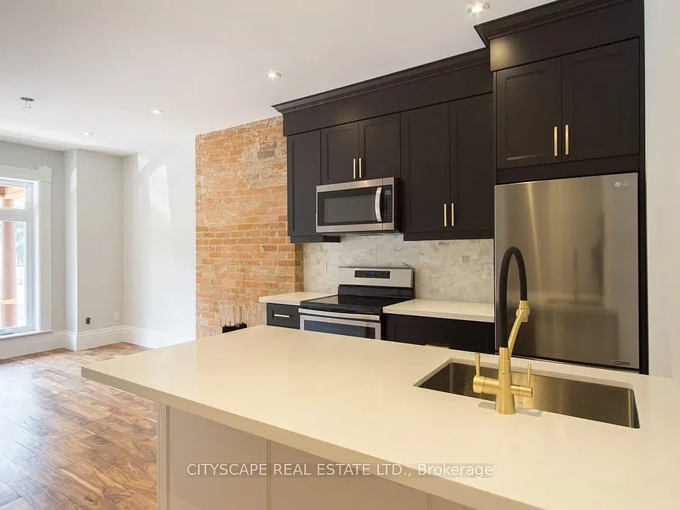 936 Dundas St E #MAIN