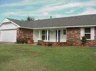 1400 Winding Creek Rd, Moore, OK 73160
