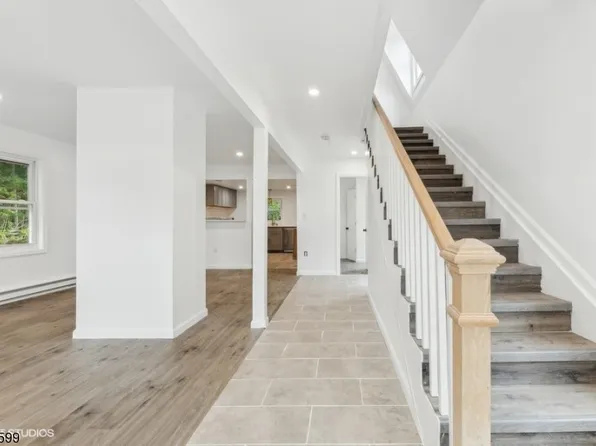 58 Halsted St, Newton Town, NJ 07860