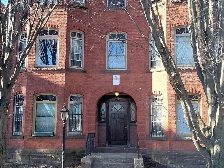 407 Wethersfield Ave — Photo 1