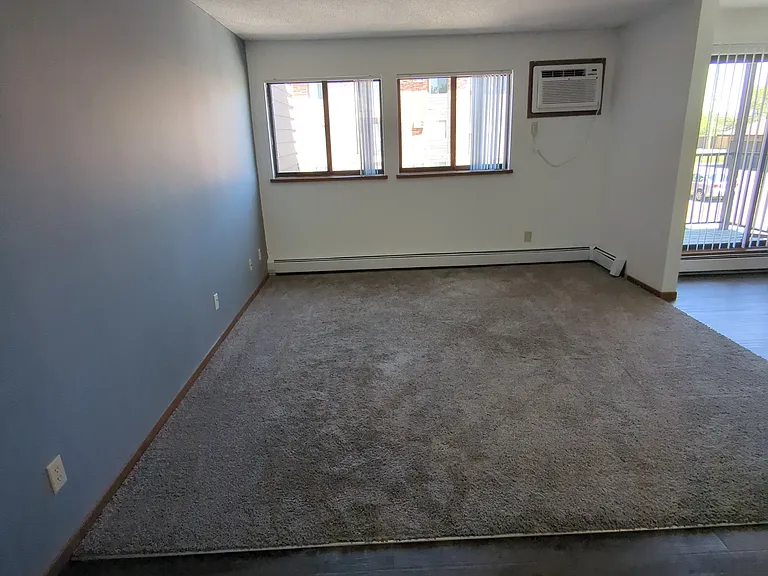 Regency East Apartments — Photo 32