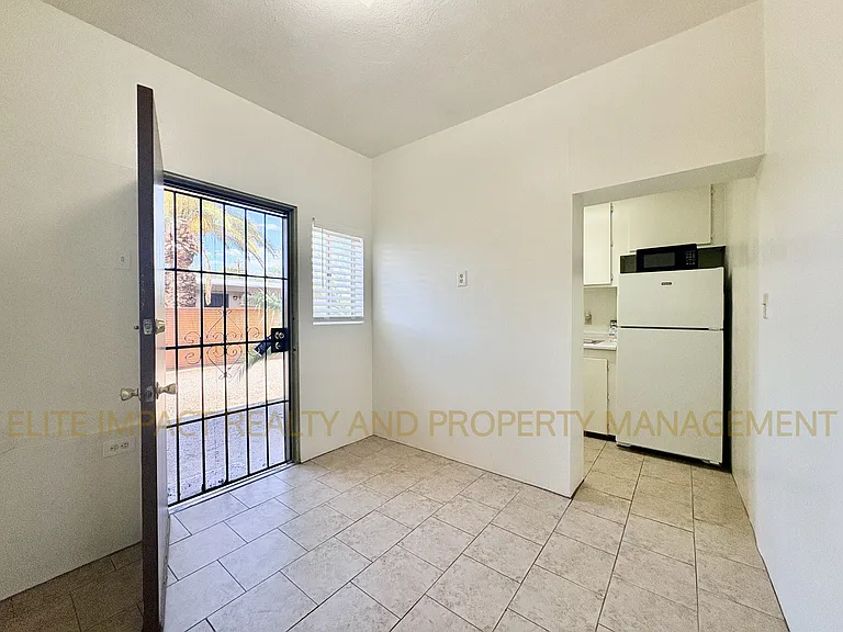 2454 N Treat Ave #1 — Photo 3