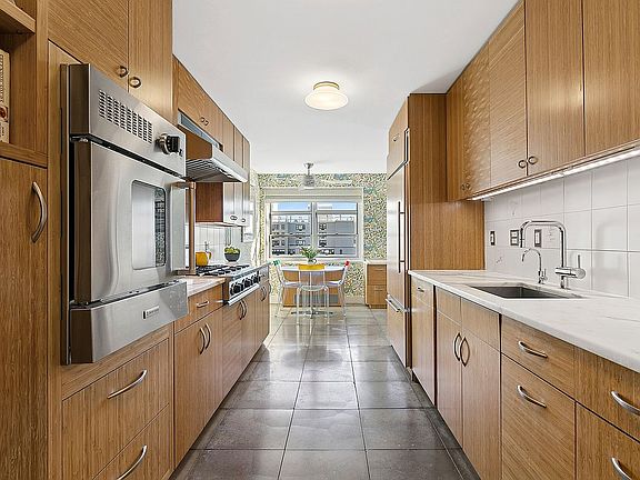 5th image of 70 E 10th St APT 19B