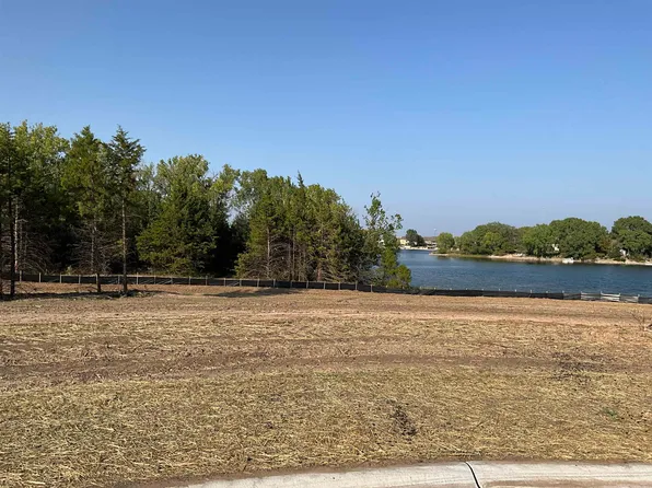 98 S Bluelake Ct #D, Wichita, KS 67215