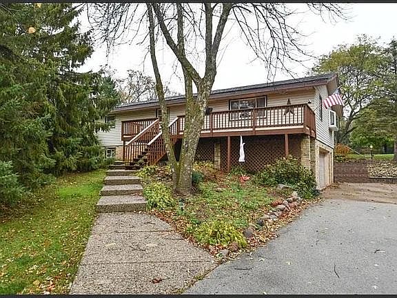 1st image of 410 N Oak Crest Dr