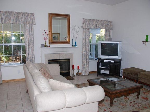 4th image of 4812 Jarvis Ln