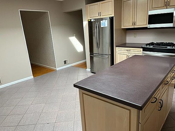 3rd image of 10 Ungava Dr