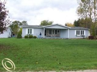 17544 Marthas Ln, Belleville, MI 48111