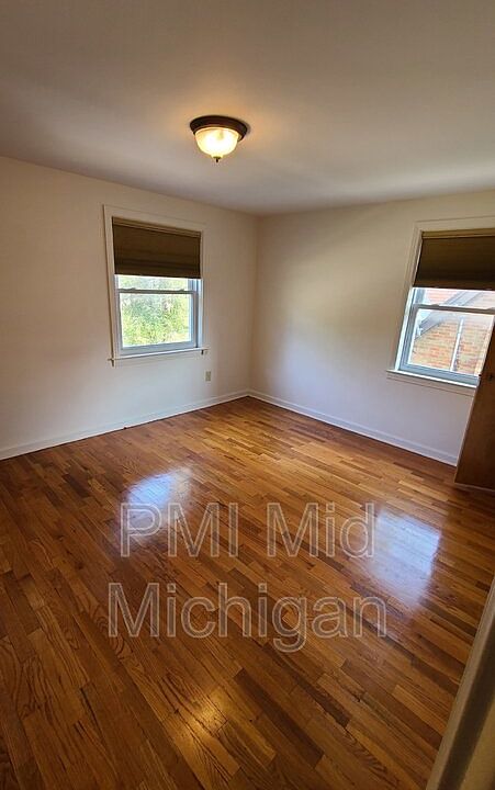 1st image of 120 Graham St Unit 1