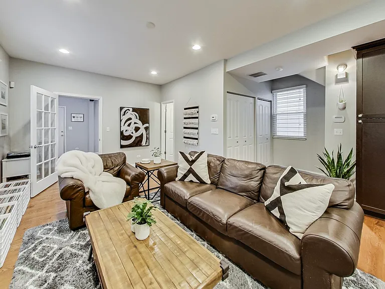 1818 W Superior St #2R — Photo 7