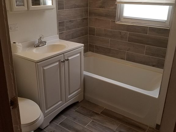 3rd image of 6212 S Vernon Ave #2