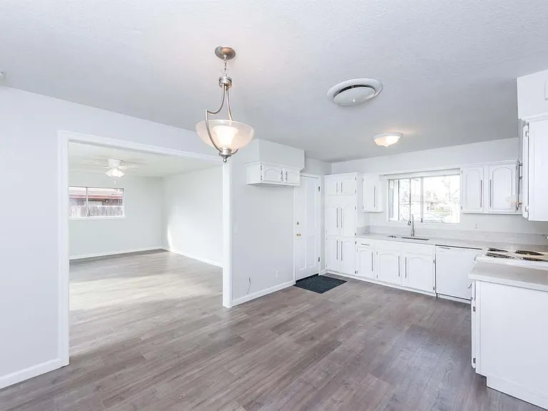 1013 W Terrace Ave — Photo 6