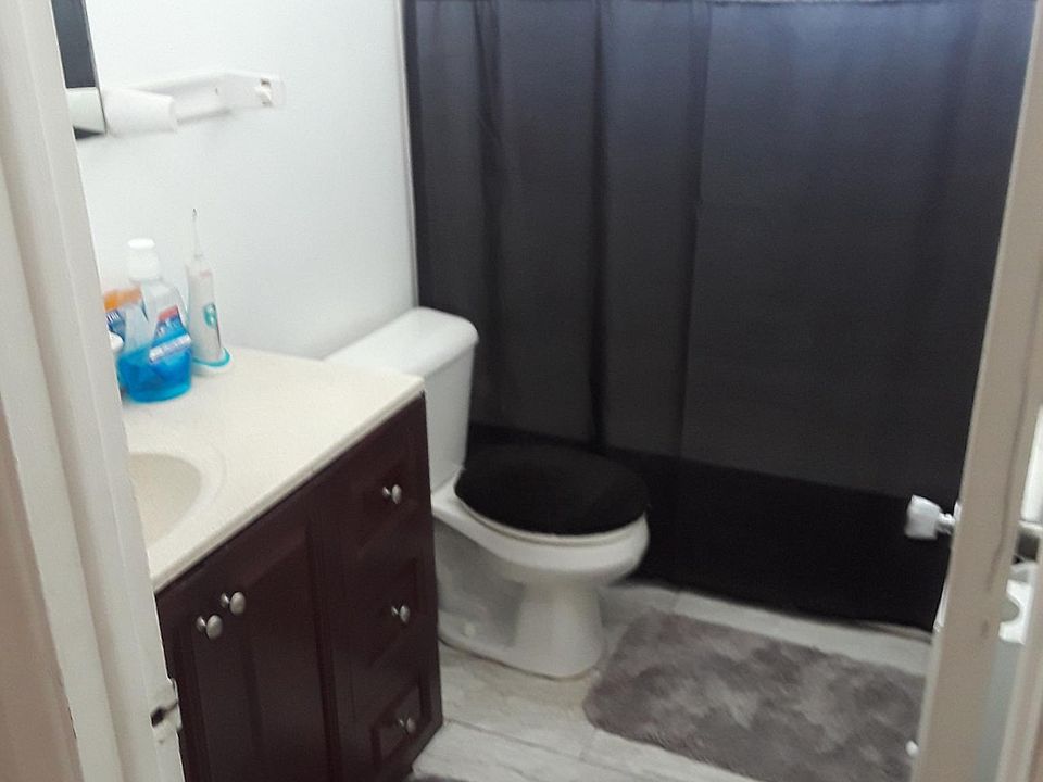 2nd image of 2819 Green Acres Ave APT A
