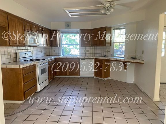 2nd image of 10781 Buena Oaks Ct