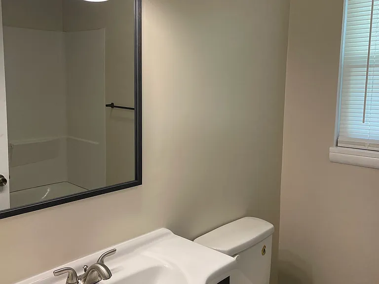 201 Markham Dr — Photo 6