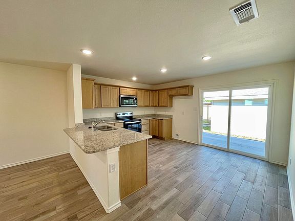 3rd image of 2255 Woodlawn Dr