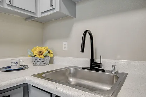 Cameron Apartments Photo 1