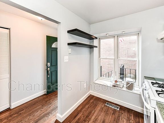 4th image of 306D S Wayne St APT D