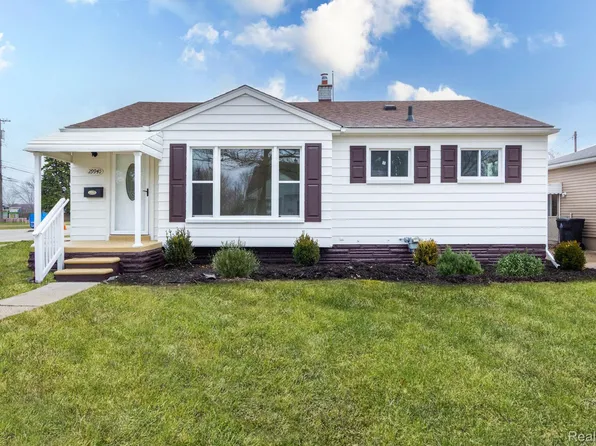 29940 Commonwealth St, Roseville, MI 48066