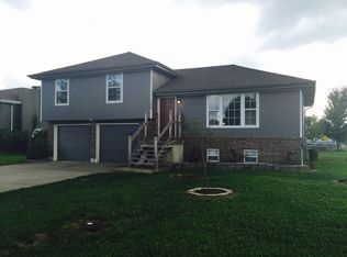 106 NW Amanda Ct, Grain Valley, MO 64029