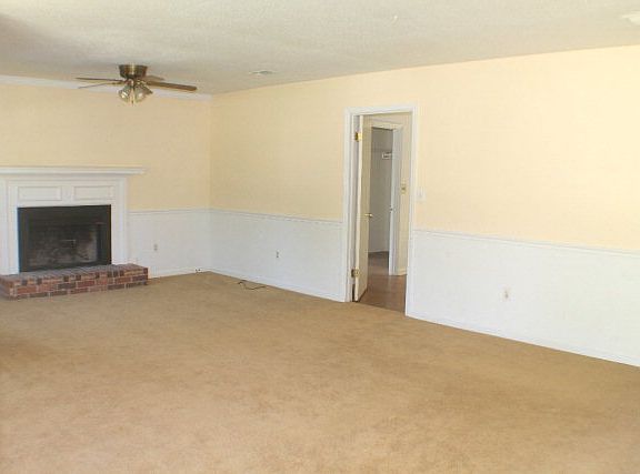 3rd image of 2397 Basswood Dr