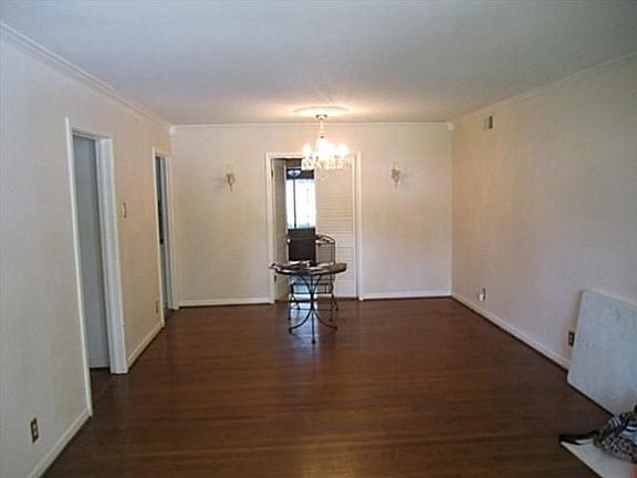 3rd image of 1813 Melody Ln