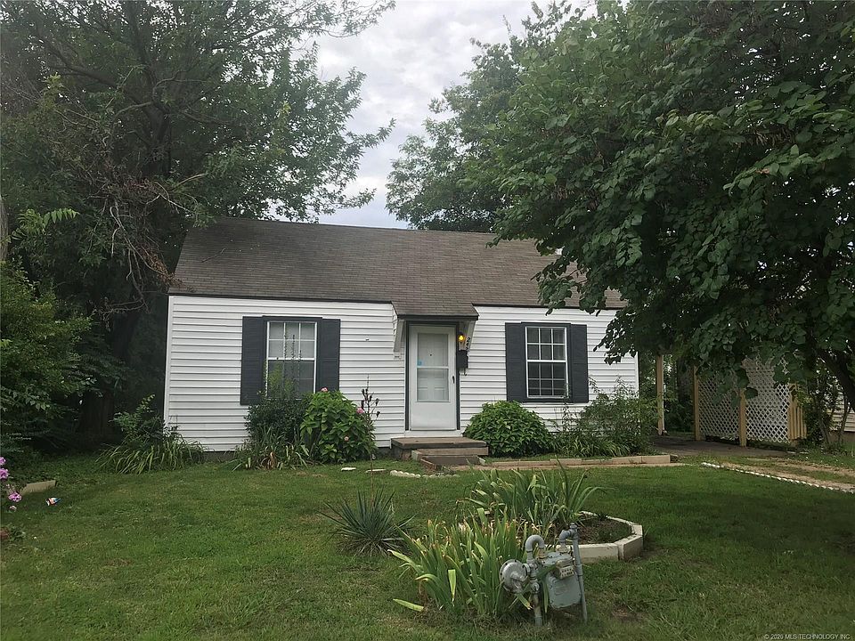 1st image of 242 S 71st Ave E