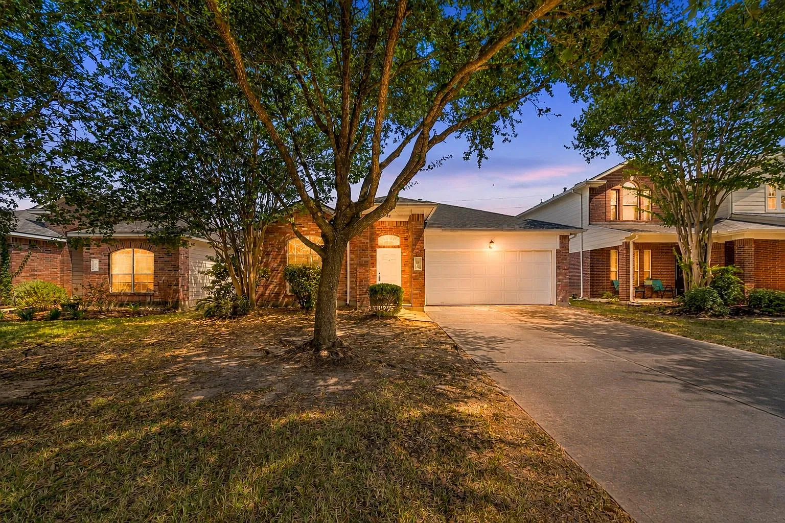 3 bed, 2.0 bath, 1926 sqft, $2,200 — Photo 1