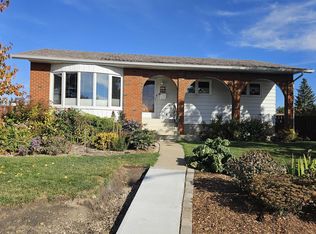 1817 65th St NW, Edmonton, AB T6L 1N1