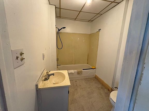 4th image of 810 Virginia Ave #810