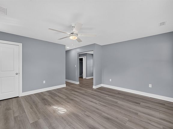 4th image of 6415 N West Park View St