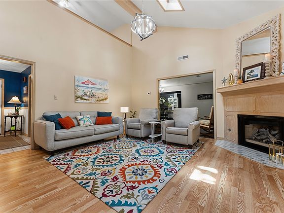 3rd image of 2520 E Gentle Oaks Ln