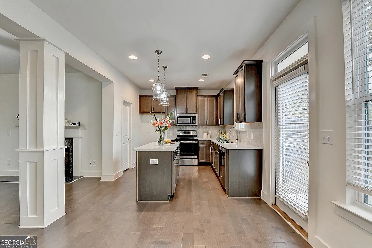 3 bed, 2.5 bath, 1774 sqft, $2,095 — Photo 4