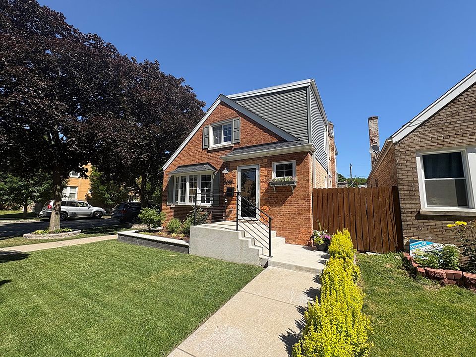 1st image of 5058 W Wrightwood Ave