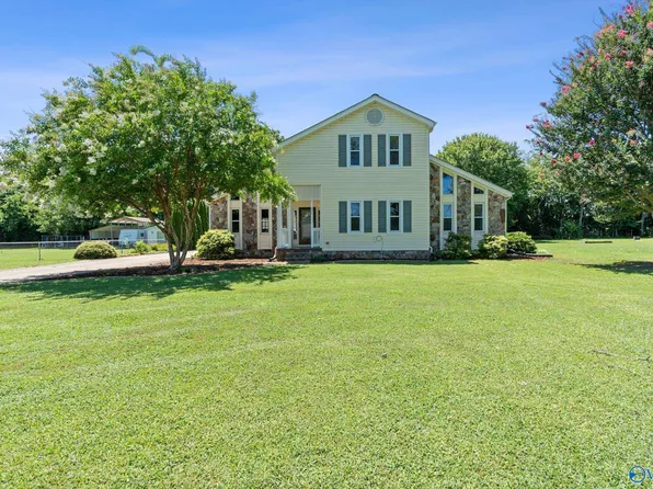 120 Powell St, Gurley, AL 35748