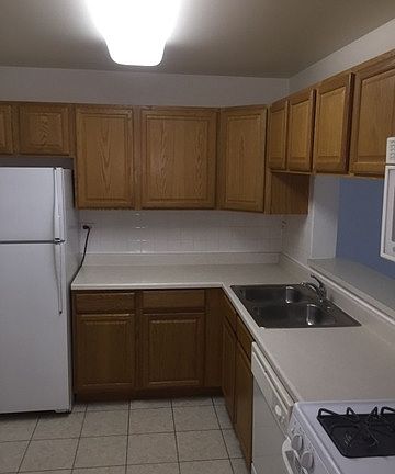 5th image of 1095 N Sterling Ave Unit 115