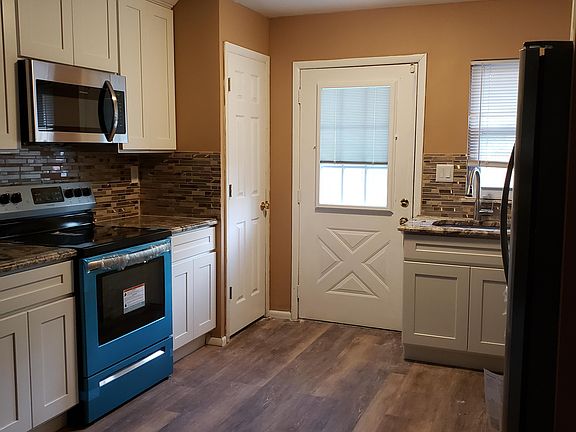 4th image of 33 Cambridge Ct #1002
