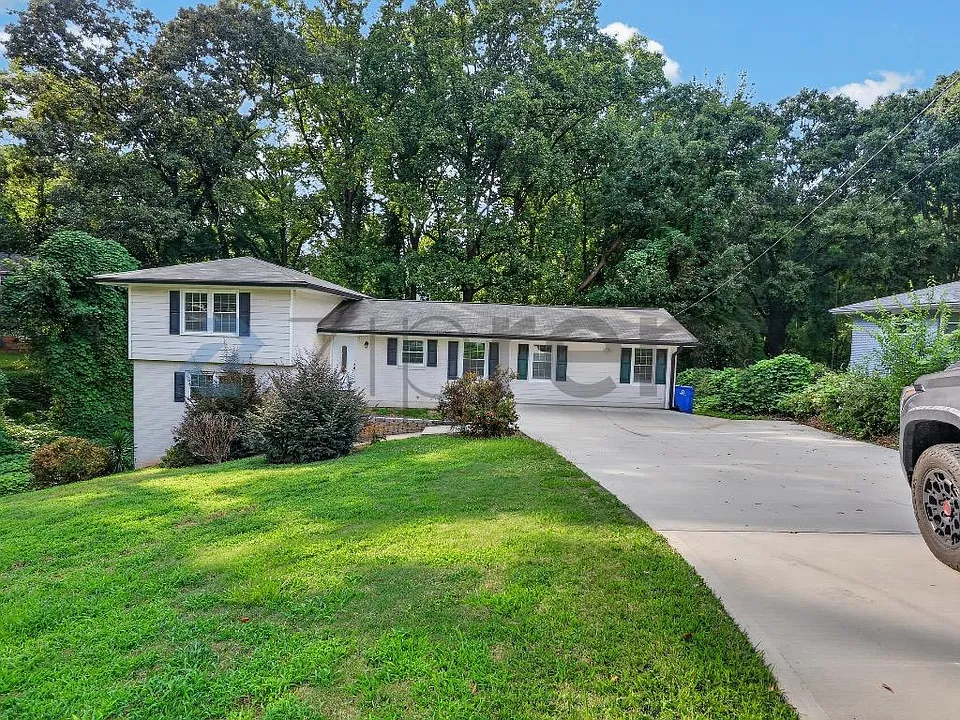 3191 Crestview Cir