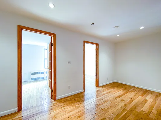 Rented by Compass | media 21