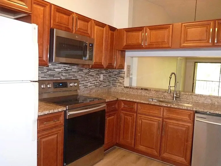 3130 Millwood Ter #2120 — Photo 3