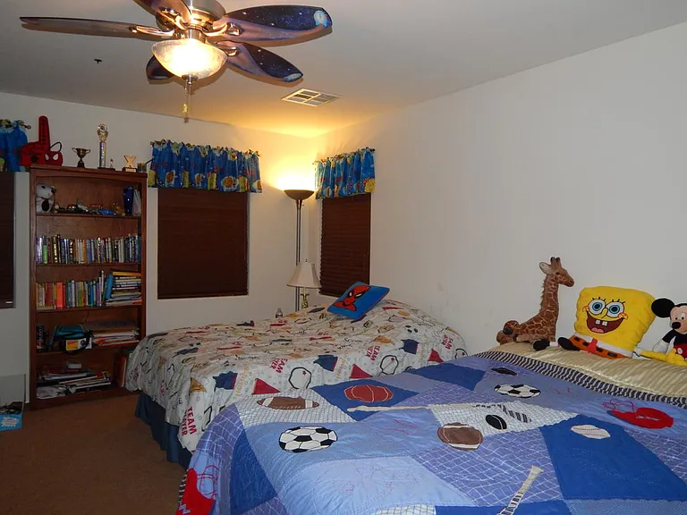 Bedroom 2 (level 2)