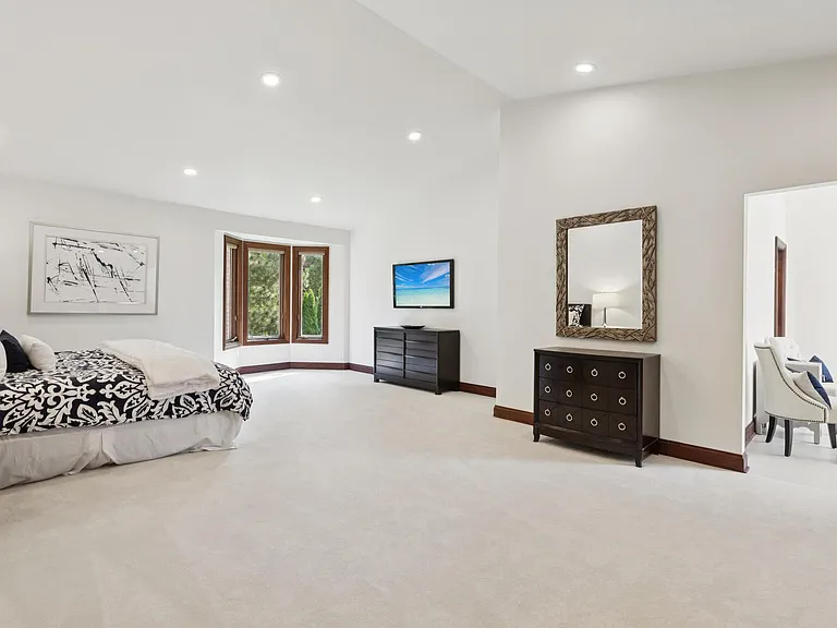 2430 Dorina Dr — Photo 14
