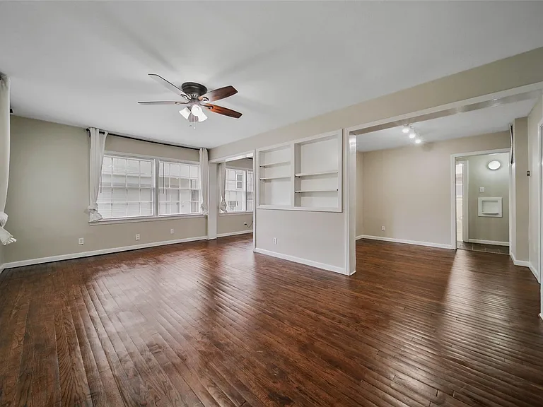 4505 Larch Ln — Photo 4