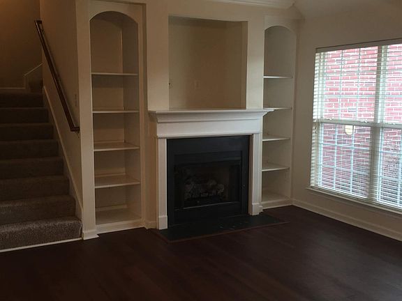 2nd image of 2939 Greentree Dr
