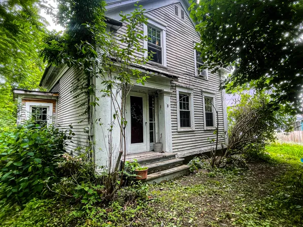 8 Summer Street, Hampden, ME 04444