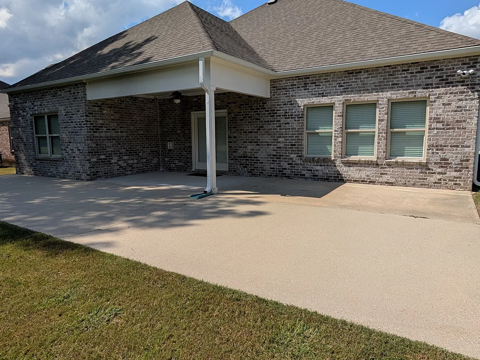 4 bed, 2419 sqft, $2,495 — Photo 3