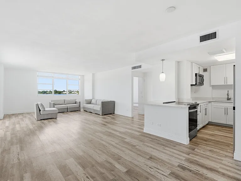 2800 N Flagler Dr #410 — Photo 10
