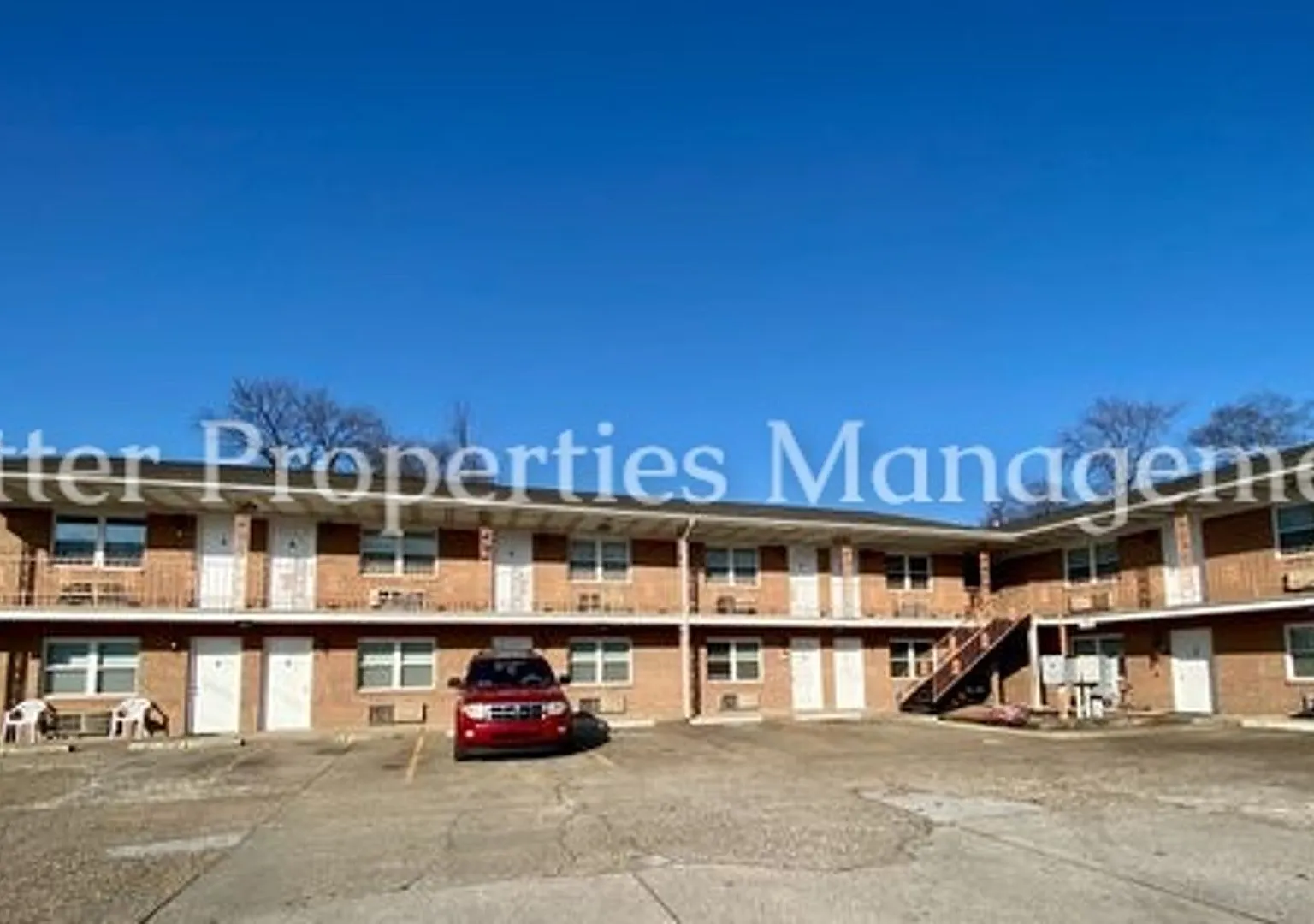 Pinewood Apartments — Photo 1
